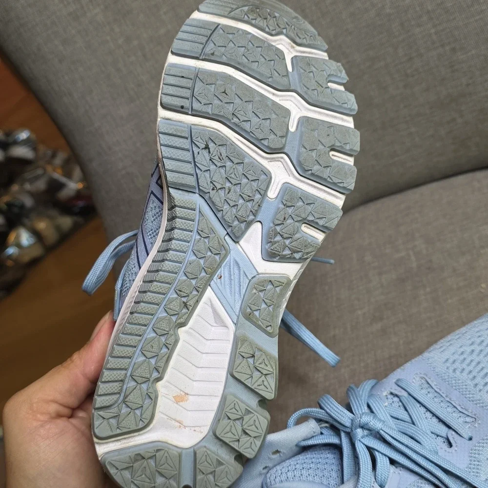 Asics absorbs technology durable